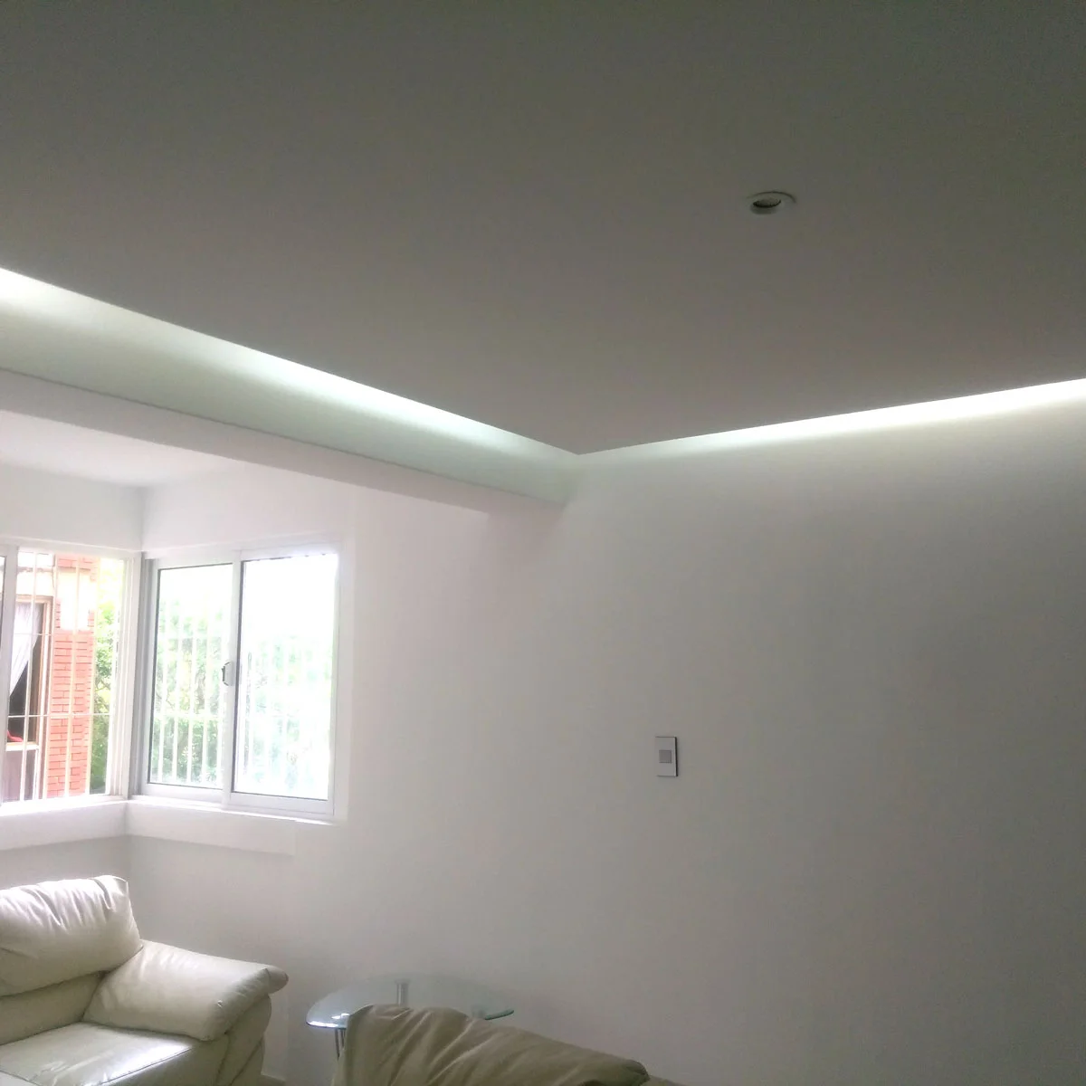 Remodelación de techo con drywall y luz integrada